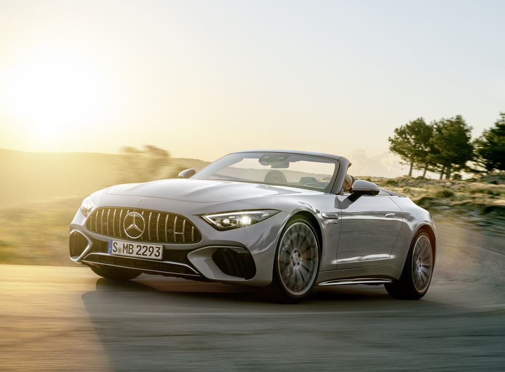 Le Mercedes-AMG SL à capote en tissu revendique un caractère sportif