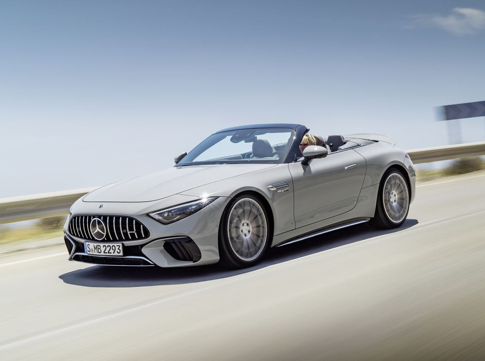 Le Mercedes-AMG SL à capote en tissu revendique un caractère sportif