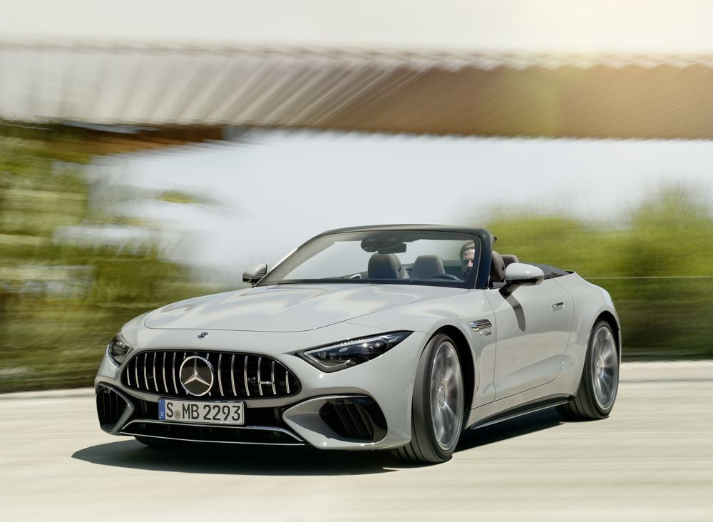 Le Mercedes-AMG SL à capote en tissu revendique un caractère sportif