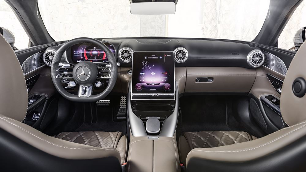 Le Mercedes-AMG SL à capote en tissu revendique un caractère sportif