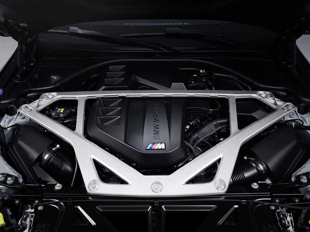 La voiture de sport hautes performances BMW M4 CSL développe 550 ch