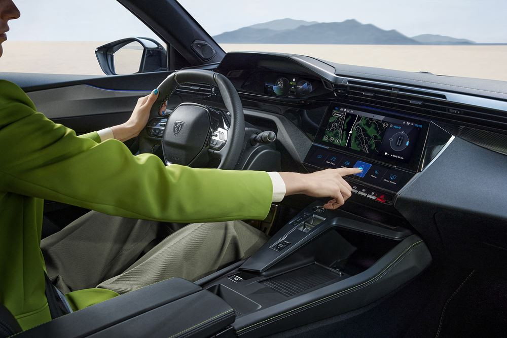 La Peugeot 408 adopte une silhouette fine et élancée de fastback dynamique
