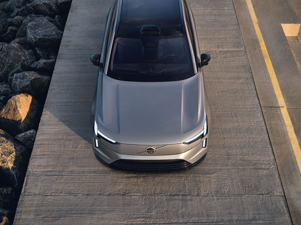 Volvo EX90 : un grand SUV sept places électrique à forte composante logicielle