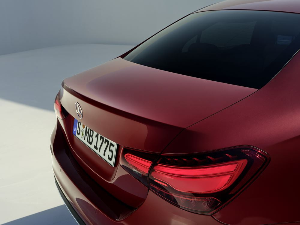 La berline compacte à coffre séparé Mercedes Classe A Berline affiche un caractère dynamique