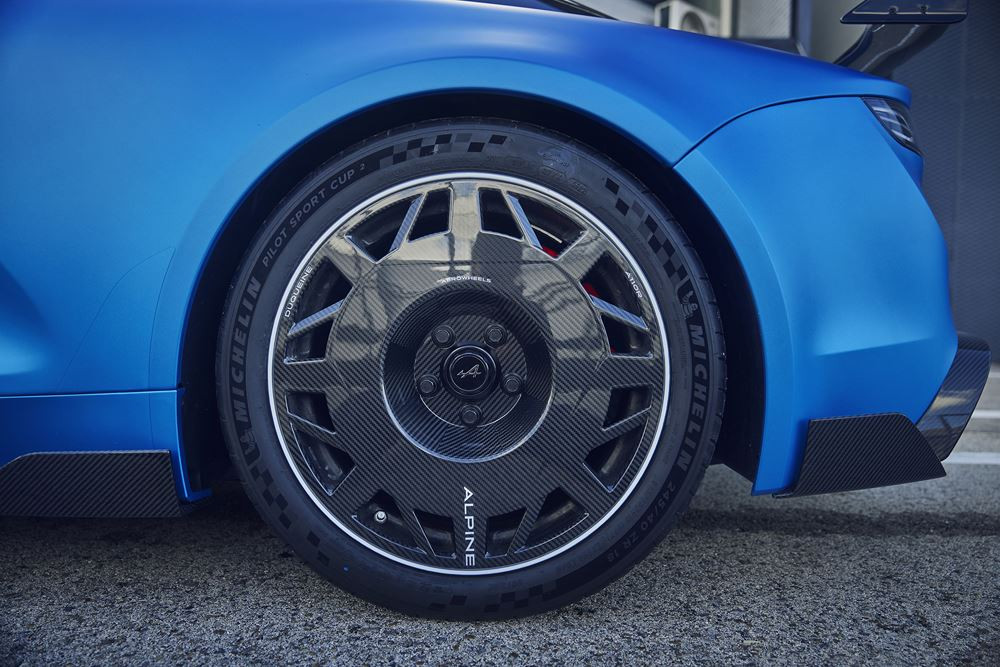 L'Alpine A110 R « radicale » est inspirée par la course automobile