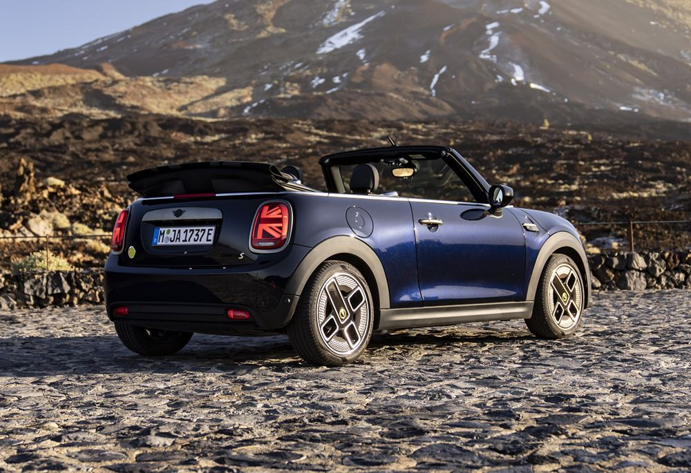 Le MINI Cooper SE Cabrio électrique affiche une autonomie de 201 kilomètres