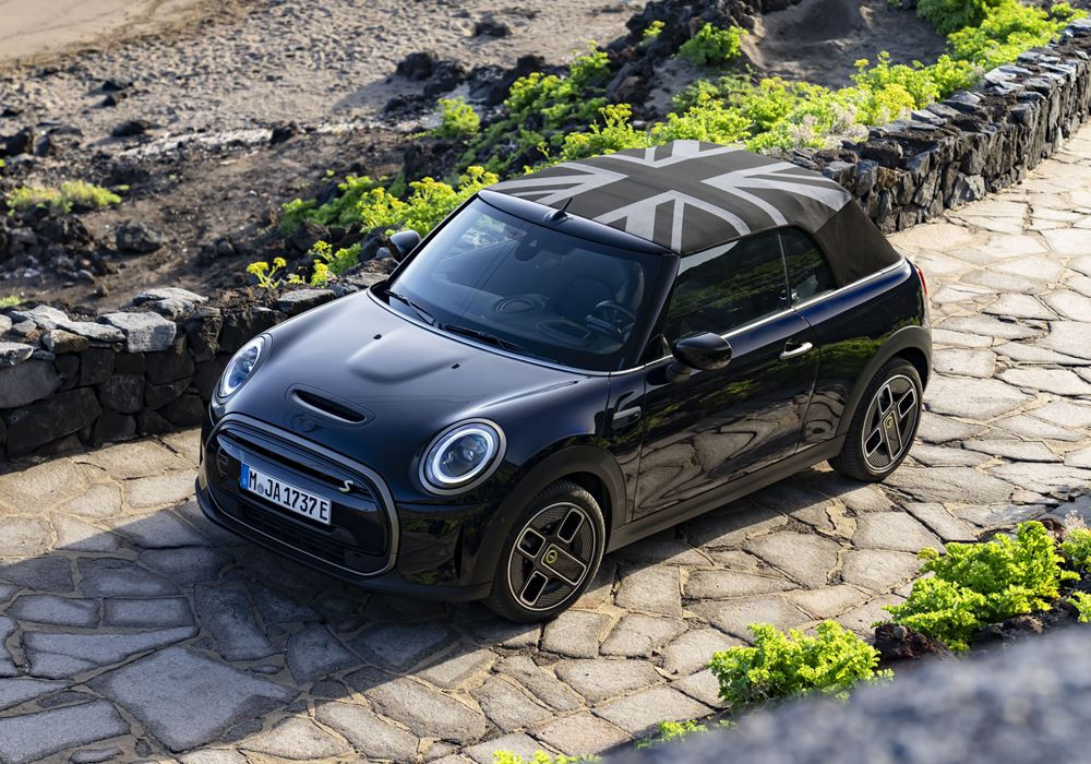 Le MINI Cooper SE Cabrio électrique affiche une autonomie de 201 kilomètres