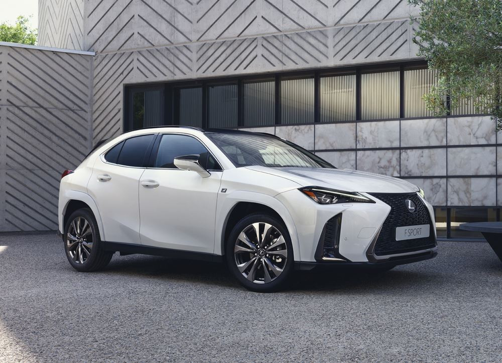 Le SUV compact Lexus UX hybride auto-rechargeable s'offre des améliorations