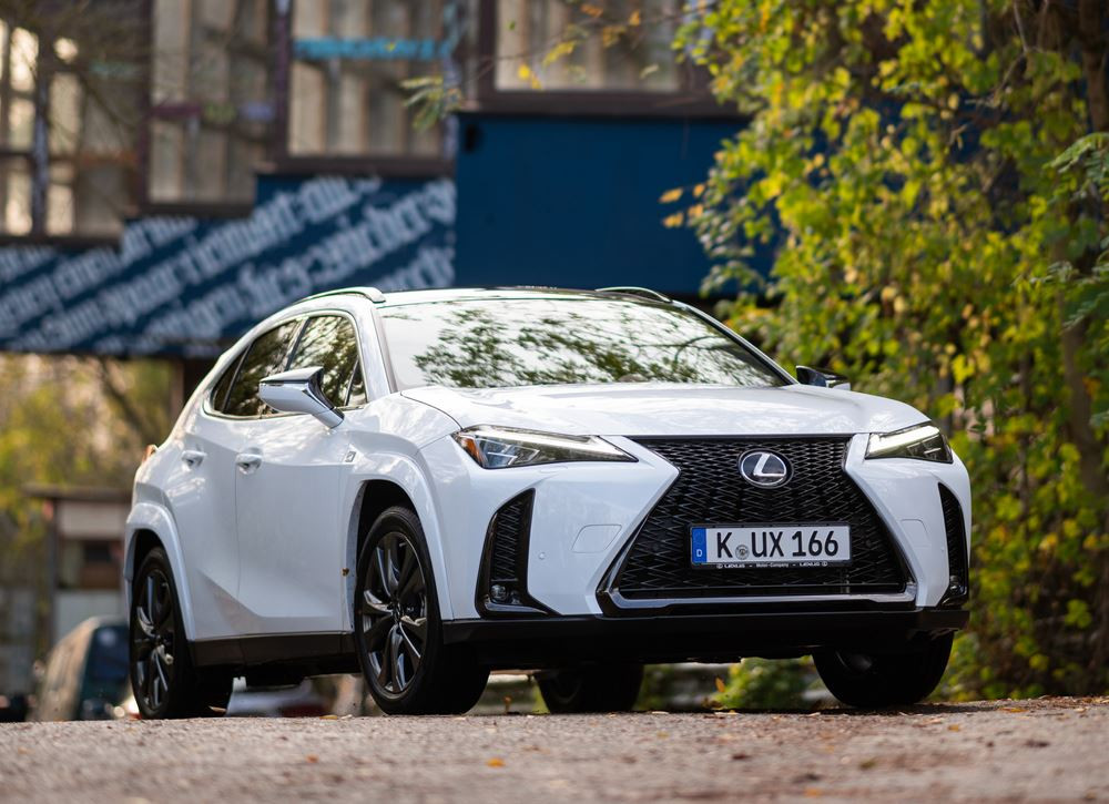 Le SUV compact Lexus UX hybride auto-rechargeable s'offre des améliorations