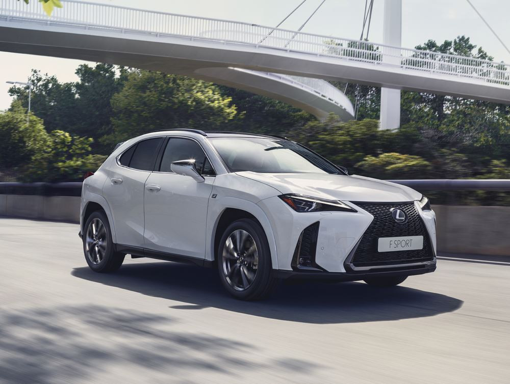 Le SUV compact Lexus UX hybride auto-rechargeable s'offre des améliorations