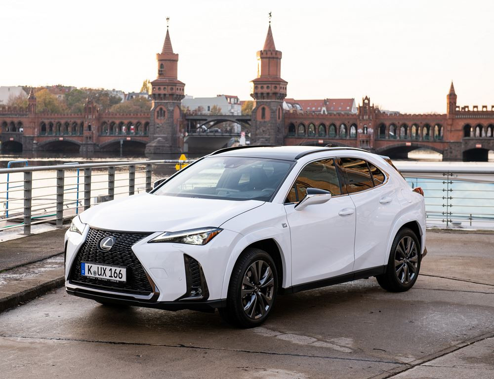 Le SUV compact Lexus UX hybride auto-rechargeable s'offre des améliorations