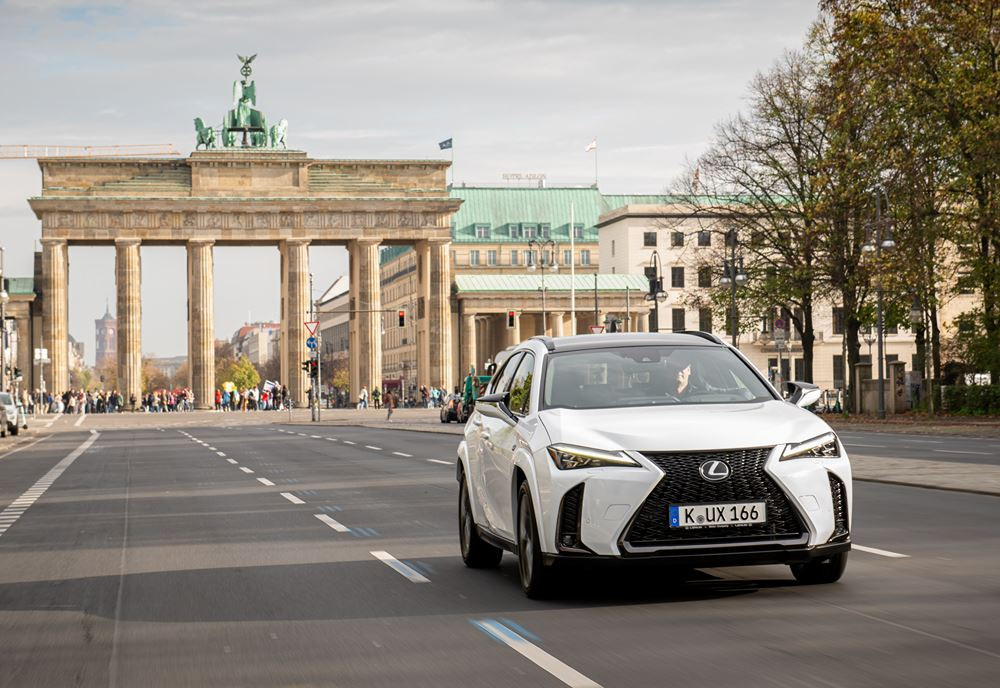 Le SUV compact Lexus UX hybride auto-rechargeable s'offre des améliorations