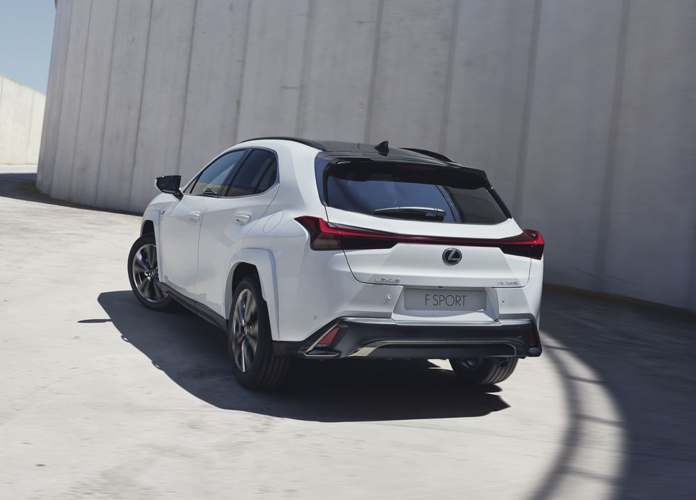 Le SUV compact Lexus UX hybride auto-rechargeable s'offre des améliorations