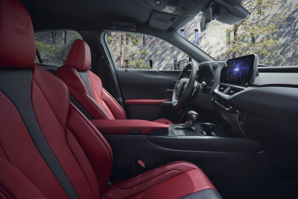 Le SUV compact Lexus UX hybride auto-rechargeable s'offre des améliorations