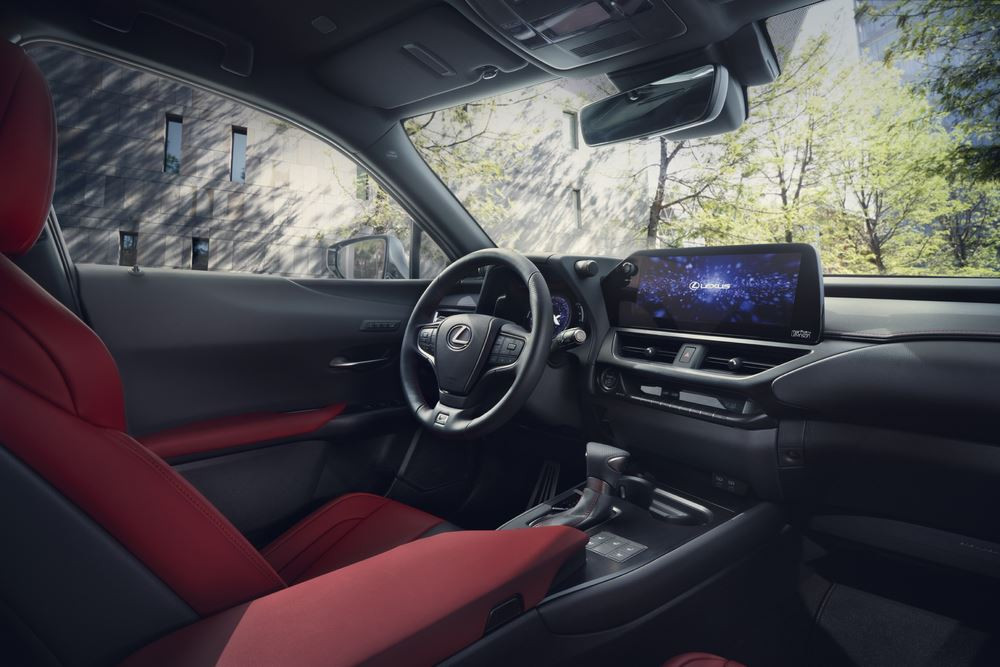 Le SUV compact Lexus UX hybride auto-rechargeable s'offre des améliorations