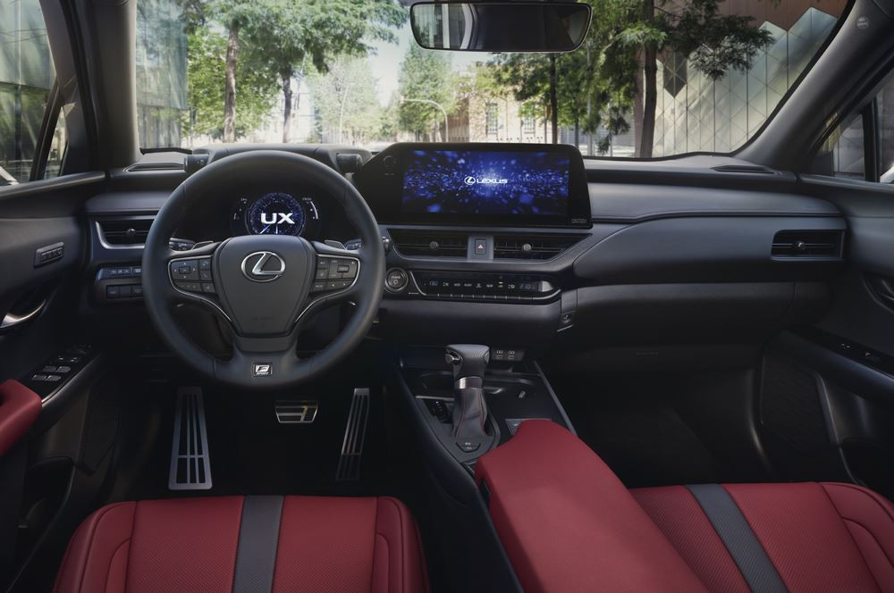 Le SUV compact Lexus UX hybride auto-rechargeable s'offre des améliorations