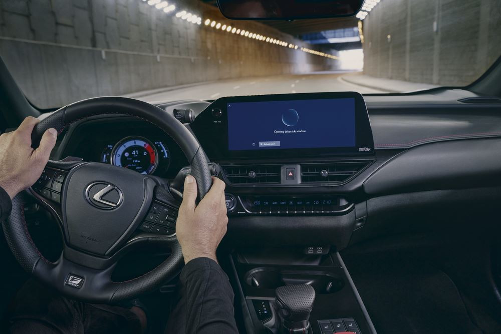 Le SUV compact Lexus UX hybride auto-rechargeable s'offre des améliorations