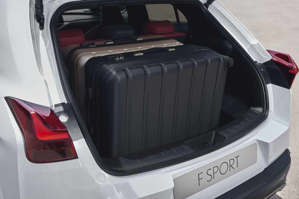 Le SUV compact Lexus UX hybride auto-rechargeable s'offre des améliorations