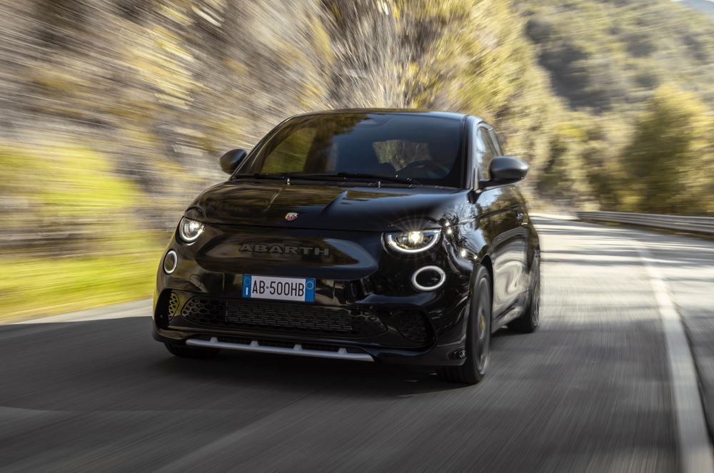 L'Abarth 500e électrique revendique une expérience de conduite urbaine stimulante