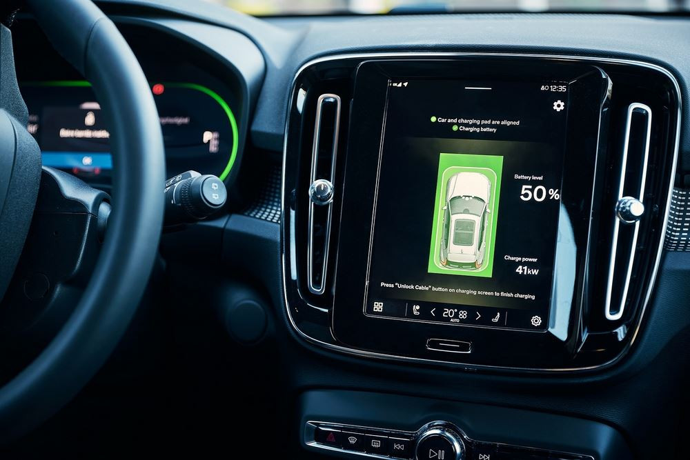Une technologie de recharge sans fil de voitures électriques Volvo en test