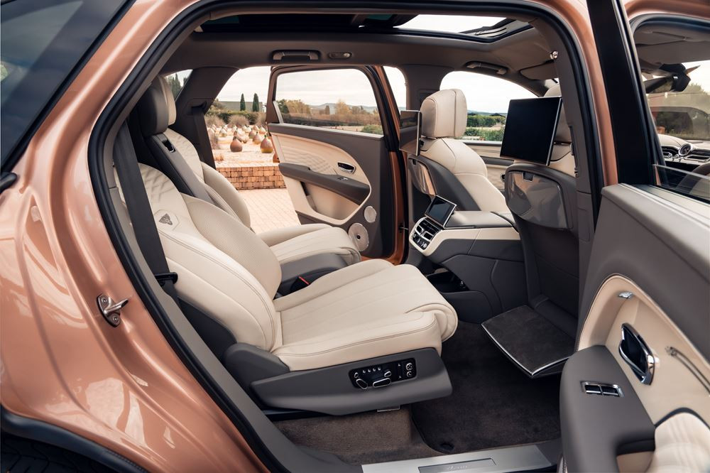 Le SUV de luxe Bentley Bentayga s'allonge de 180 mm pour devenir un véhicule Grand Tourisme