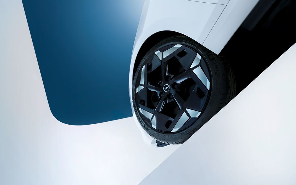 L'Opel Astra GSe hybride rechargeable repose sur un châssis spécifique abaissé de 10 mn