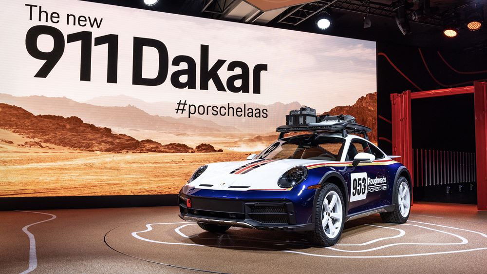 La Porsche 911 Dakar adopte une garde au sol rehaussée de 80 mm avec un système de levage