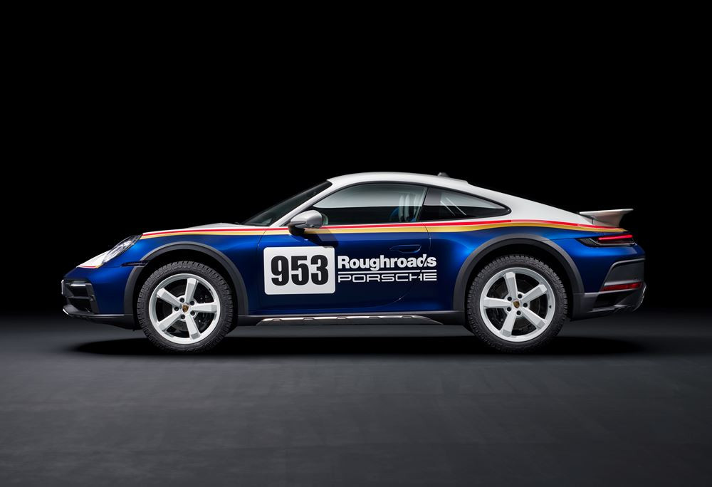 La Porsche 911 Dakar adopte une garde au sol rehaussée de 80 mm avec un système de levage