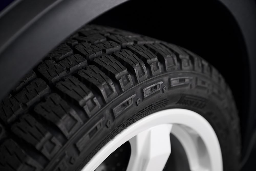 La Porsche 911 Dakar adopte une garde au sol rehaussée de 80 mm avec un système de levage