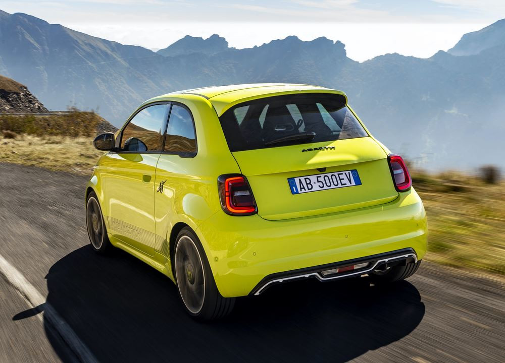 L'Abarth 500e électrique est la plus réactive des Abarth en conduite urbaine