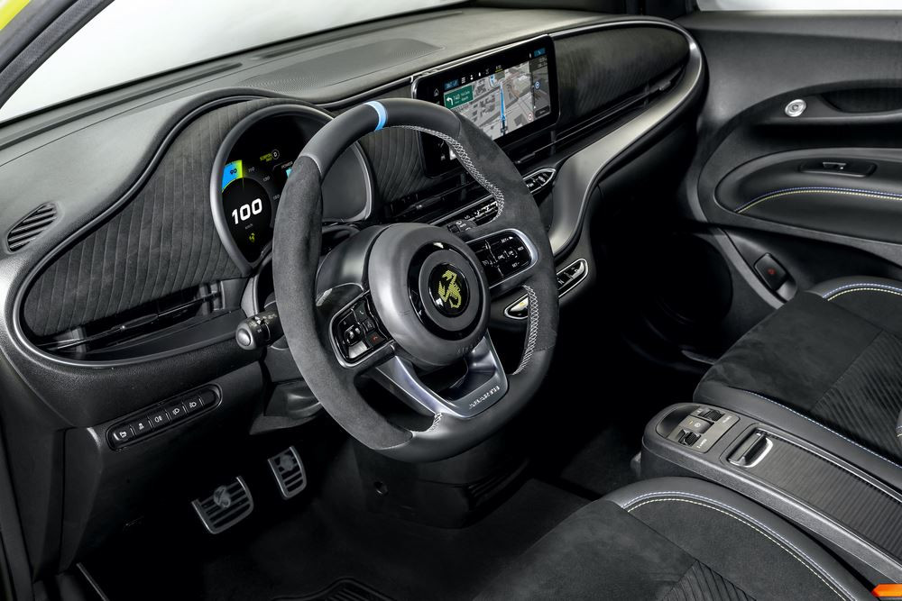 L'Abarth 500e électrique est la plus réactive des Abarth en conduite urbaine