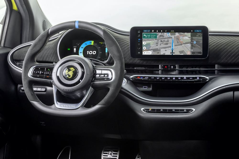 L'Abarth 500e électrique est la plus réactive des Abarth en conduite urbaine
