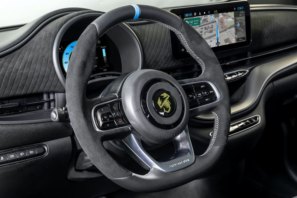 L'Abarth 500e électrique est la plus réactive des Abarth en conduite urbaine