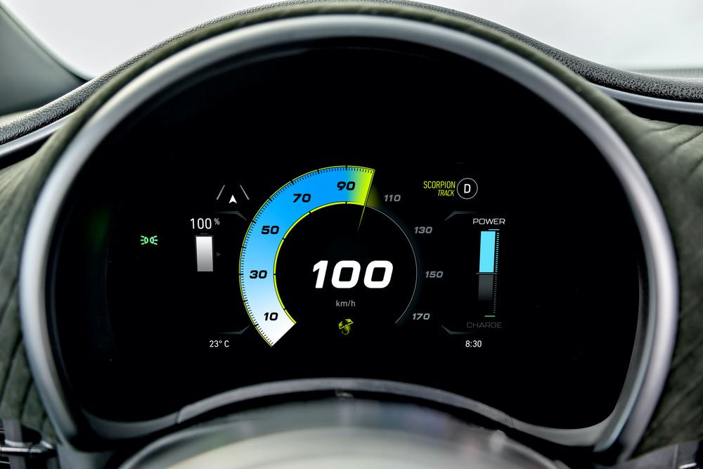 L'Abarth 500e électrique est la plus réactive des Abarth en conduite urbaine