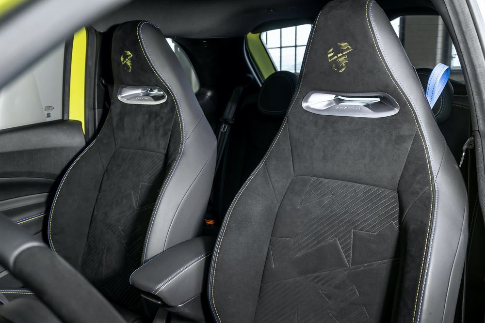 L'Abarth 500e électrique est la plus réactive des Abarth en conduite urbaine