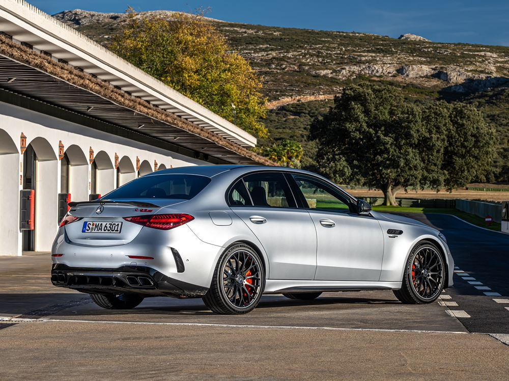 La berline hybride Mercedes-AMG C 63 S E Performance affiche une puissance combinée de 680 ch