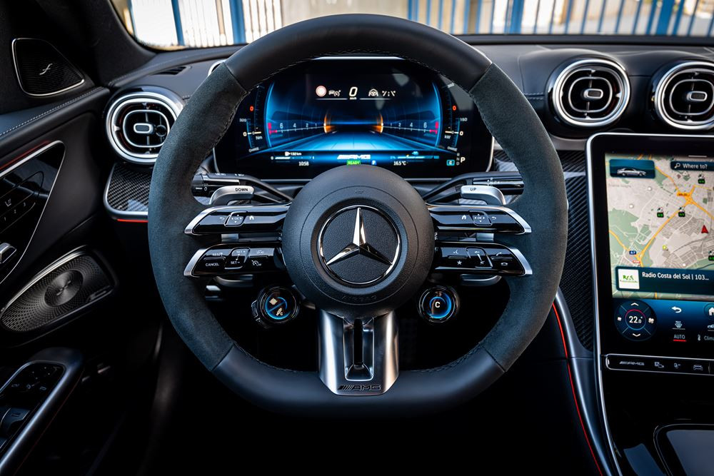 La berline hybride Mercedes-AMG C 63 S E Performance affiche une puissance combinée de 680 ch