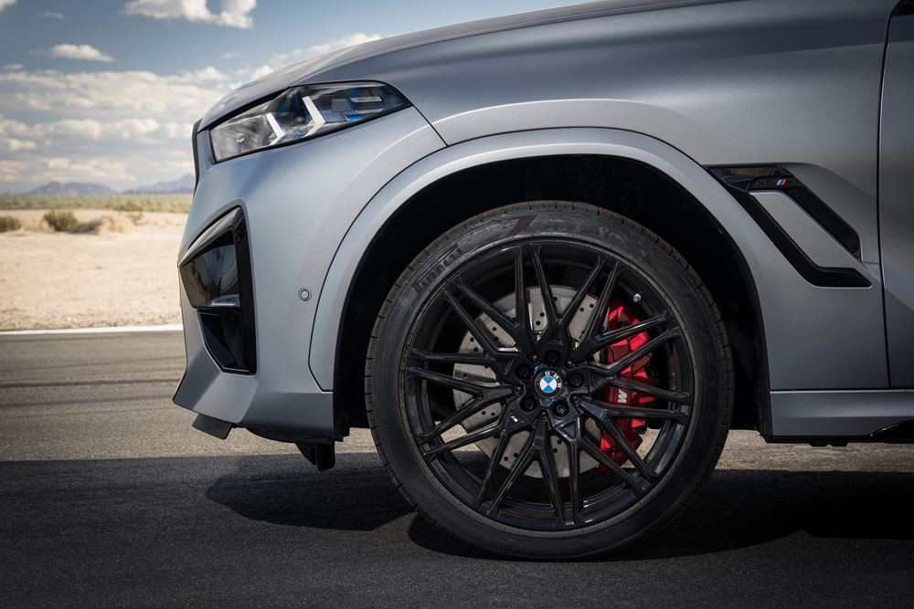 La BMW X6 M Competition est propulsée par un moteur V8 à technologie 48V de 625 ch