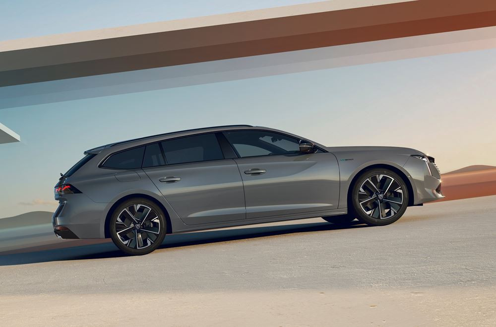 Le break Peugeot 508 SW restylé reçoit une face avant plus dynamique