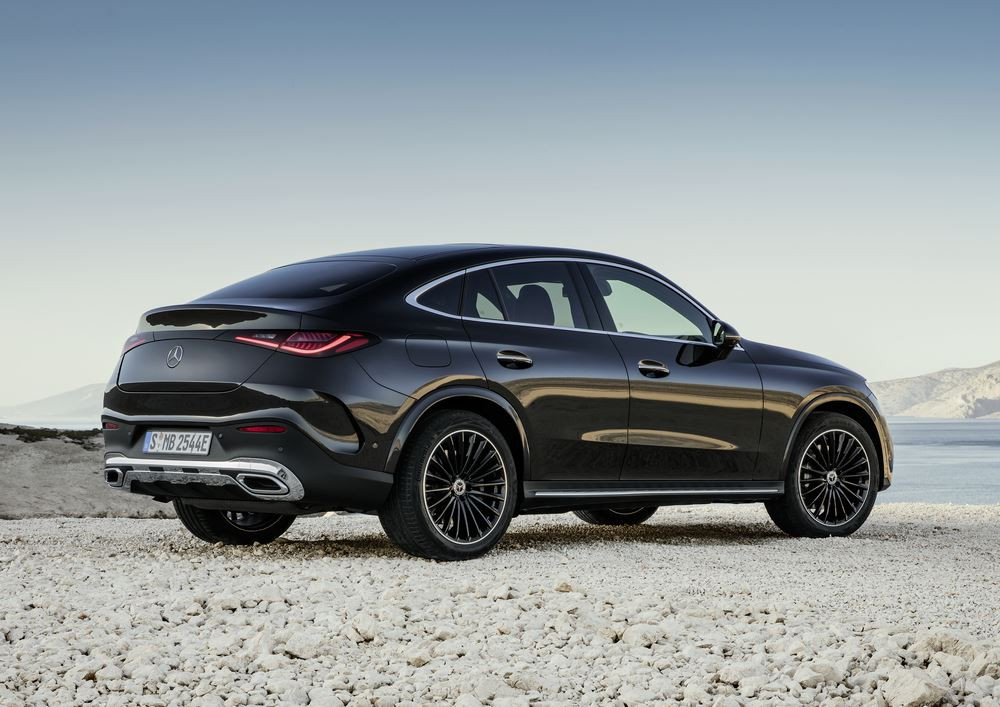Le Mercedes GLC Coupé affiche une silhouette de coupé sportif