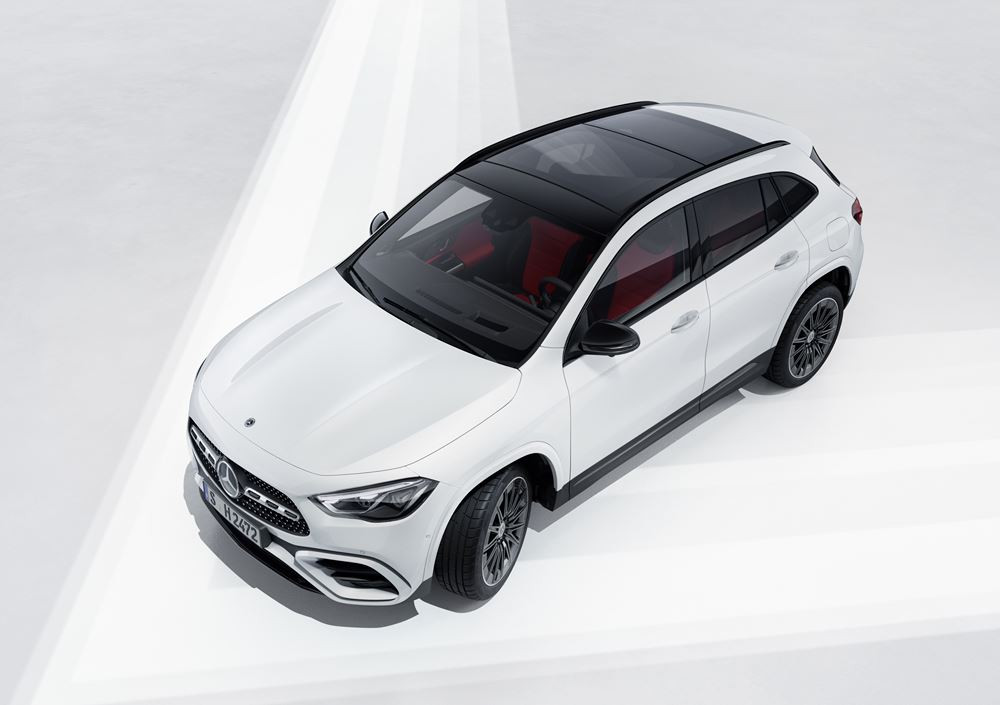 Le SUV compact sportif Mercedes-Benz GLA s'offre une face avant retravaillée