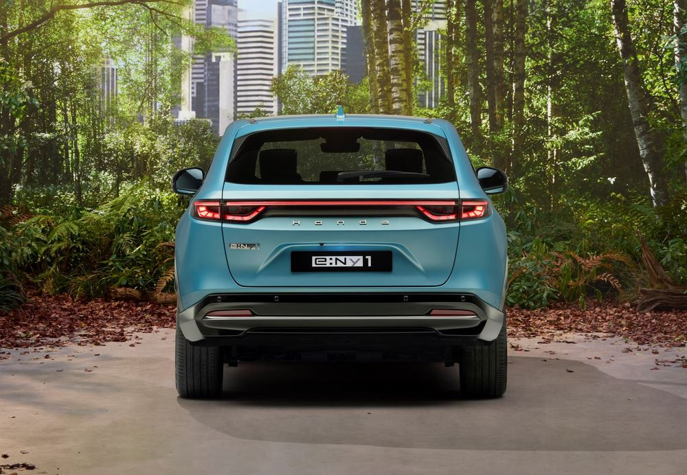 Le SUV compact électrique Honda e:Ny1 affiche une autonomie de 412 km