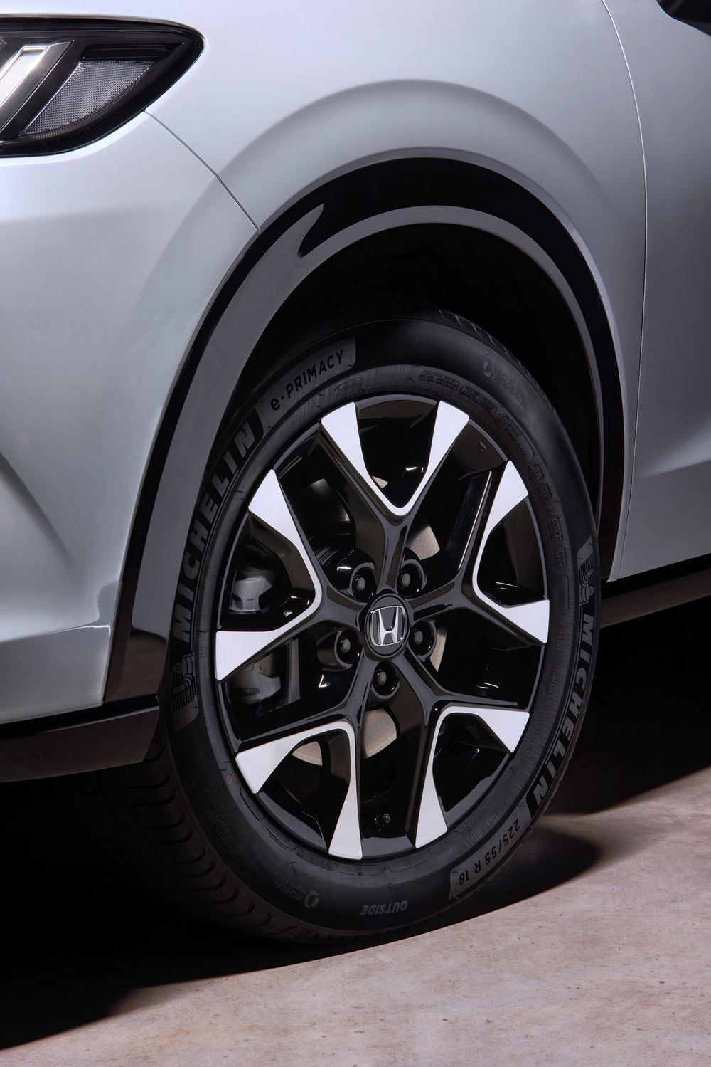Le SUV Honda ZR-V hybride du segment C revendique une expérience de conduite efficace
