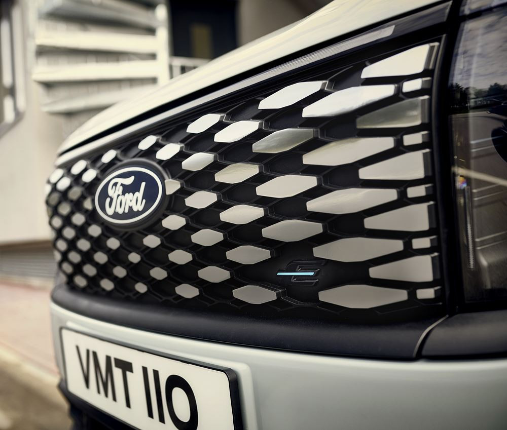 Le Ford E-Tourneo Courier électrique adopte une allure caractéristique de SUV