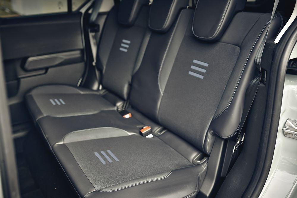 Le Ford E-Tourneo Courier électrique adopte une allure caractéristique de SUV