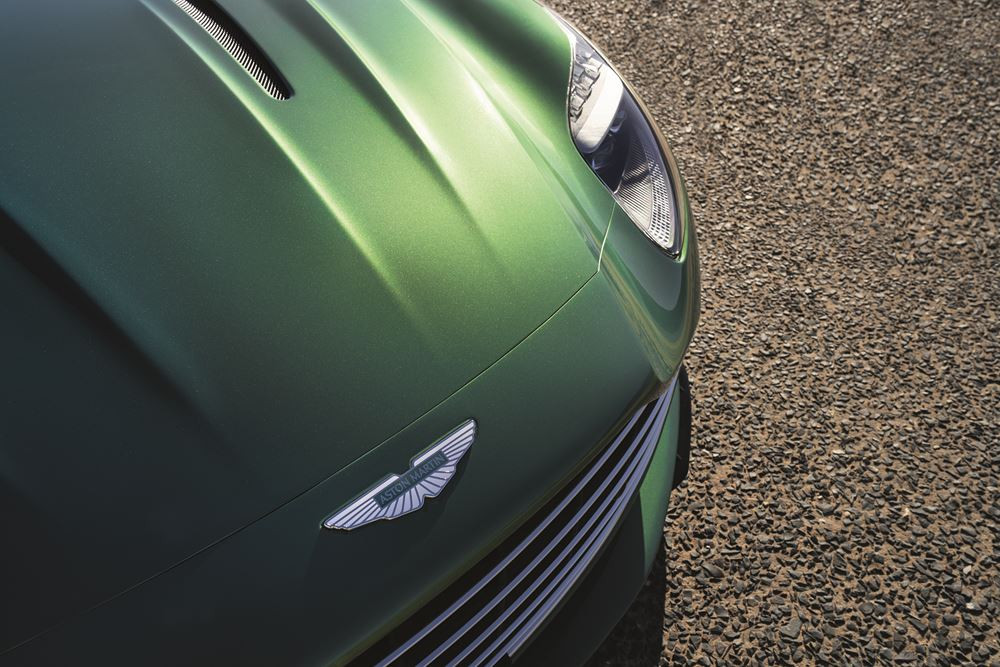 L'Aston Martin DB12 embarque un moteur V8 4.0 litres Twin-Turbo de 680 ch