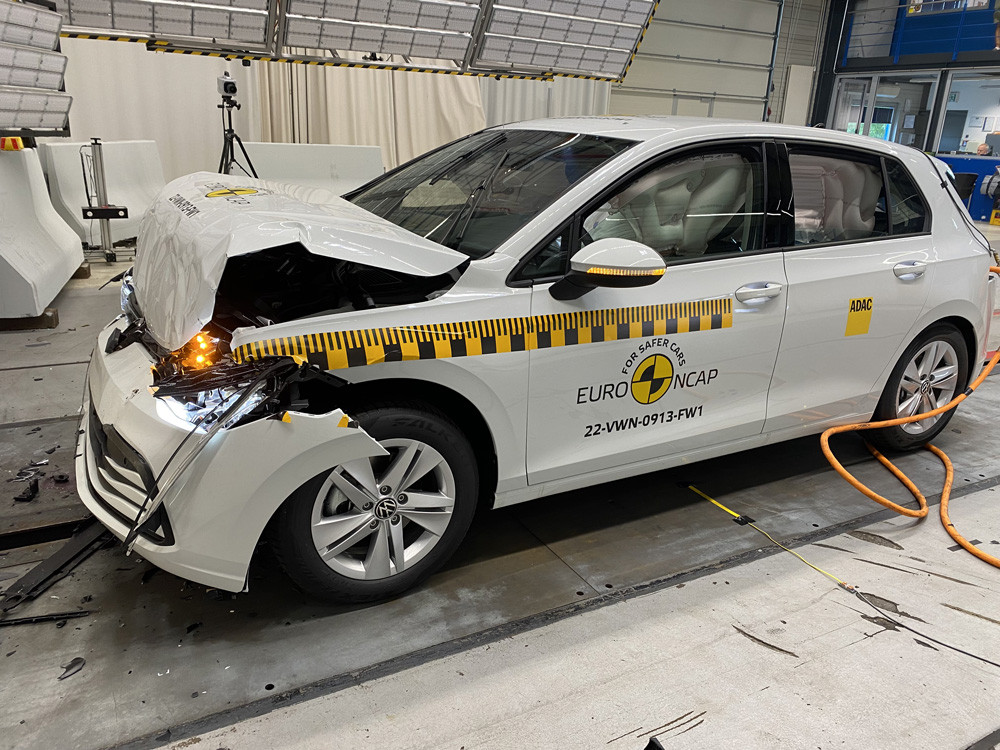 La berline Volkswagen Golf obtient cinq étoiles aux crash-tests Euro NCAP 2022