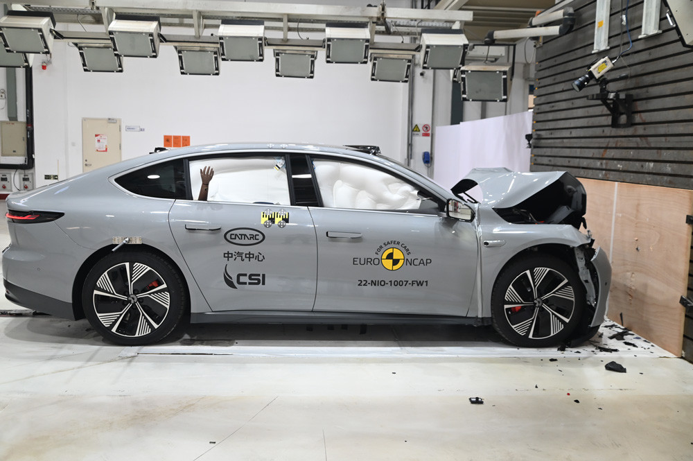 Le grand SUV de luxe Land Rover Range Rover obtient cinq étoiles aux crash-tests Euro NCAP 2022
