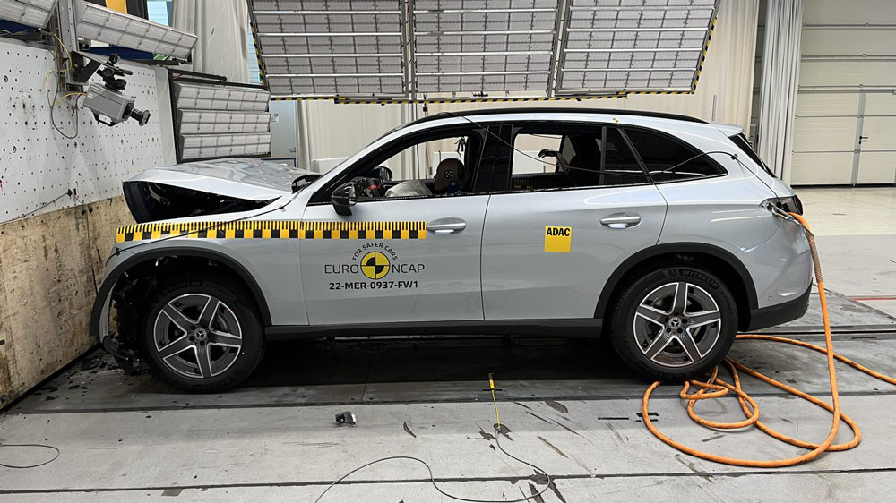 Le SUV de taille intermédiaire Mercedes GLC obtient cinq étoiles aux crash-tests Euro NCAP 2022