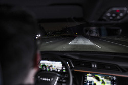 La lumière des phares digitaux Matrix LED Audi se décompose en minuscules pixels